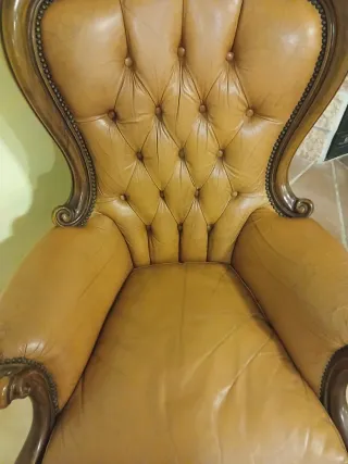 Poltrona Vintage Pelle Marrone Intagliata