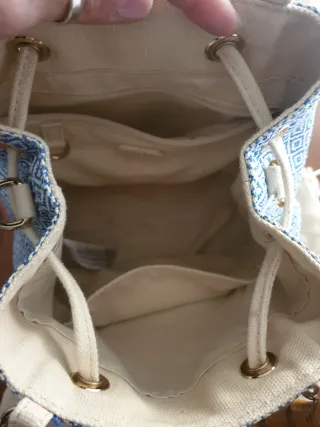 Borsa a secchiello con manico in bambù