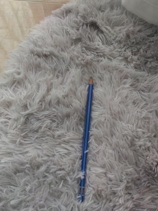 Lápiz azul con rayas negras