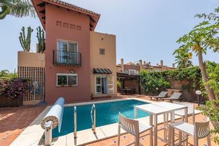 Chalet en alquiler en Nueva Andalucía centro en Marbella