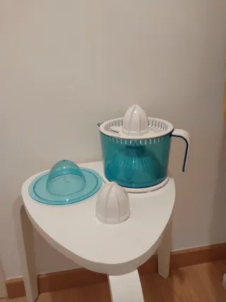 Exprimidor Cecotec ZitrusEasy