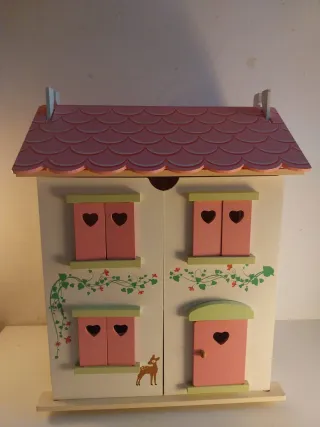 Casa de juguete de madera