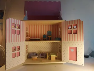 Casa de juguete de madera