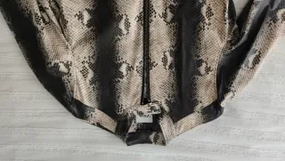 Cazadora efecto piel serpiente Zara T. S