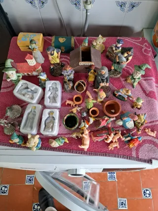 Lote figuras pequeñas y pastores todo 10€