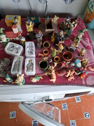 Lote figuras pequeñas y pastores todo 10€