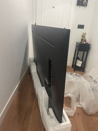 Televisor mini led  140hz 75 pulgadas  con golpe