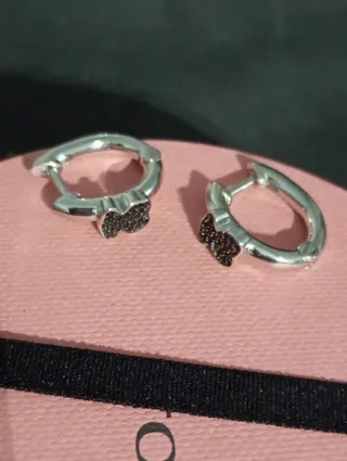 Pendientes plata y espinelas negras