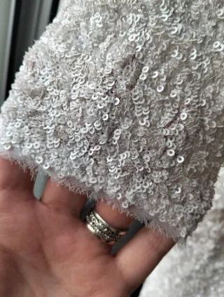 Vestido lentejuelas, gasa, escote espalda.