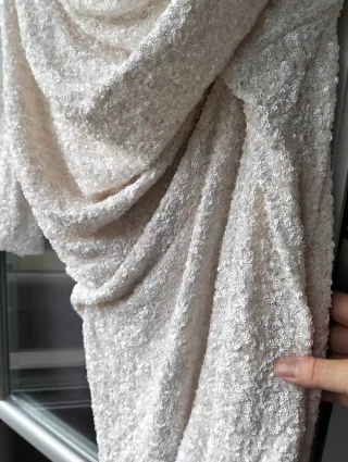 Vestido lentejuelas, gasa, escote espalda.