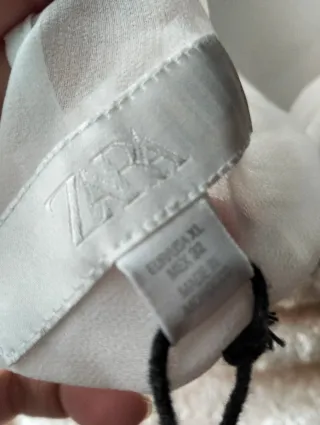 Vestido lentejuelas, gasa, escote espalda.