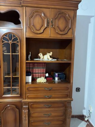 Mueble de salón madera clásico vitrina