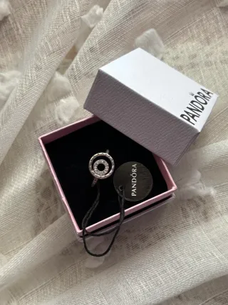 Anillo Pandora Círculos y Logo