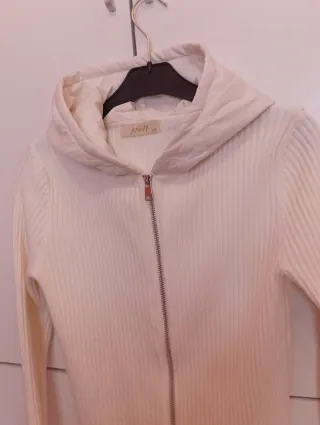 Jersey blanco con cremallera