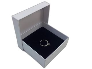 anillo oro 18k con piedra con diamante