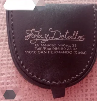 Monedero antiguo de piel.