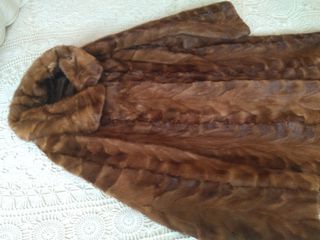 Abrigo de piel marrón