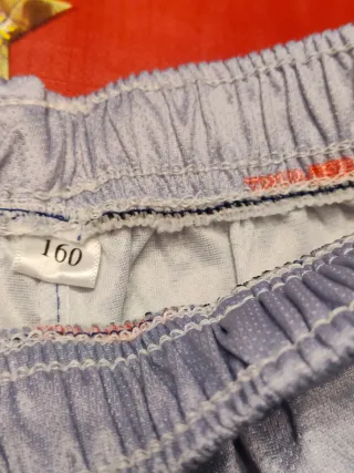 Camiseta deportiva gris y rosa