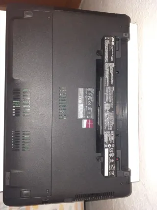 Portátil Asus Negro en buen estado.