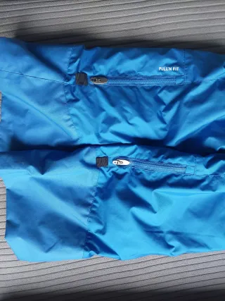 Tuta da sci Wedze blu e nero. Taglia 12 anni