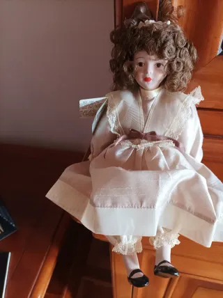 Muñeca de porcelana vintage