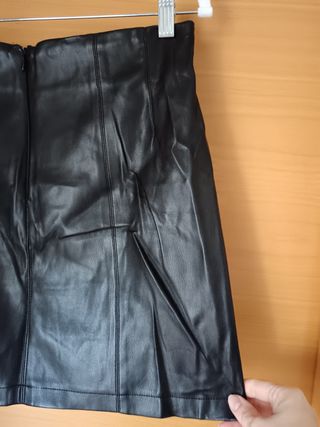 2 Faldas Imitación Piel Cortas