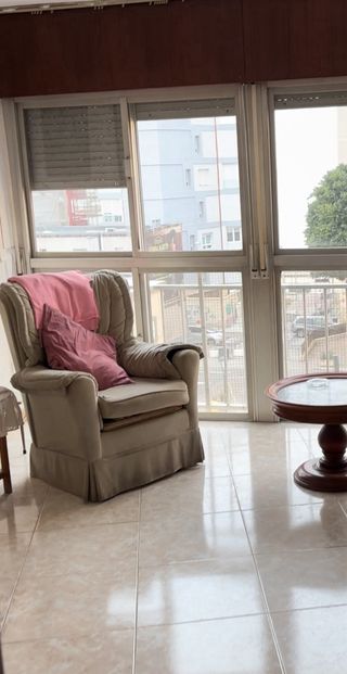 Sillones individuales beige y rosa