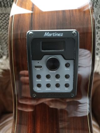 Chitarra classica autoamplificata
