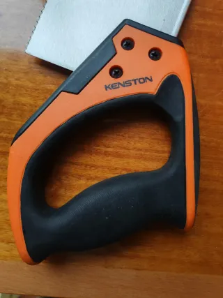 Sierra y ingletadora naranja