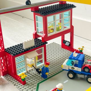 Lego 4555 Cargo Station Complete