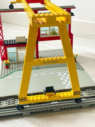 Lego 4555 Cargo Station Complete