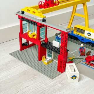 Lego 4555 Cargo Station Complete