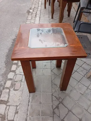 Mesa de madera maciza con cristal
