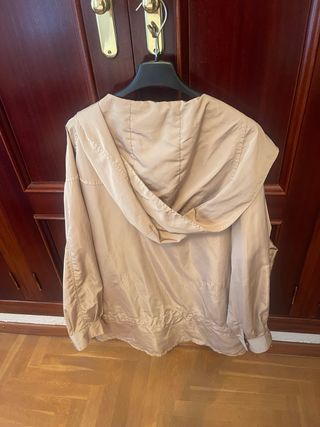 Parka cortavientos oversize camel