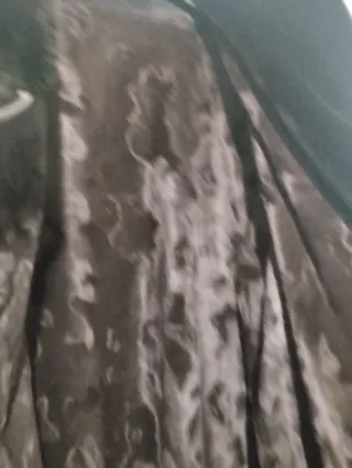 Abrigo beige con forro de pelo marrón