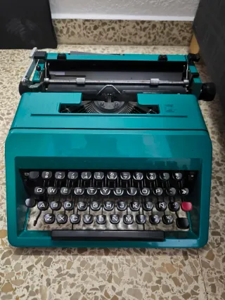 Máquina de escribir Olivetti Studio 45