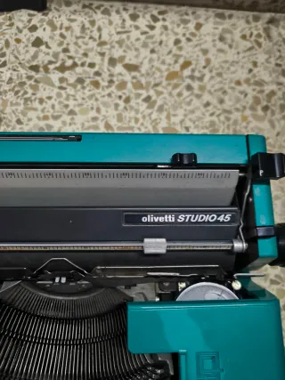 Máquina de escribir Olivetti Studio 45