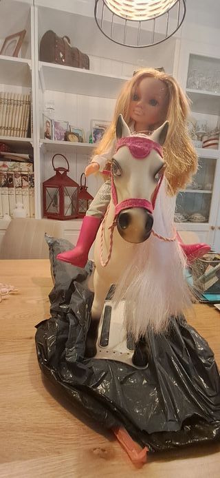 Nancy y Estrella a Caballo