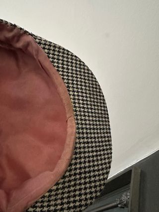 Gorra estilo houndstooth