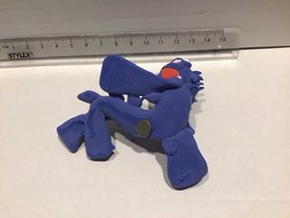 Figura de monstruo azul de foami