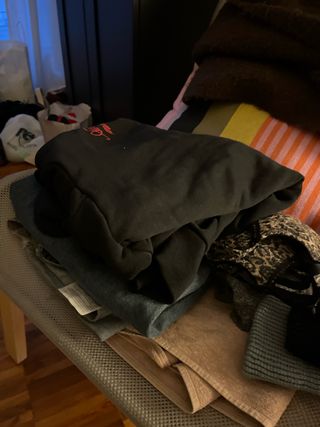 H&M Felpe Nere con Logo Rosso