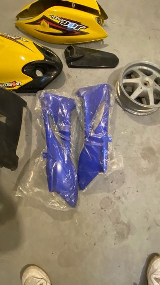 Yamaha Jog RR piezas de plástico y llanta