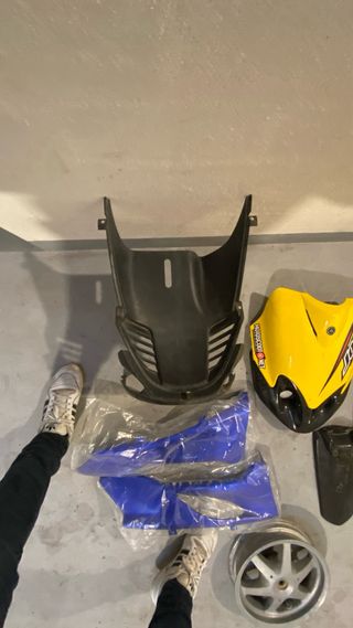 Yamaha Jog RR piezas de plástico y llanta