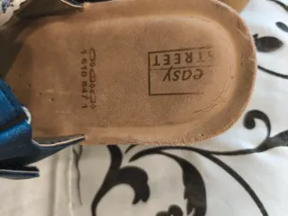 Sandalias azules con pedrería T.38