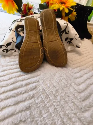 Sandalias azules con pedrería T.38