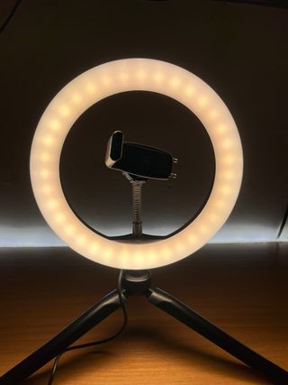 Aro de luz con trípode pero el soporte esta roto