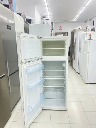 Nevera Beko Blanca altura 1.47 con garantia