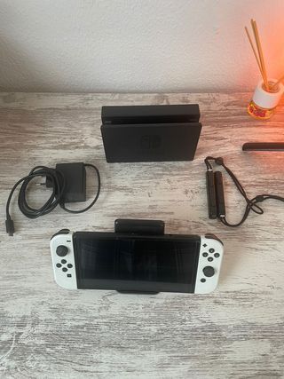 Nintendo Switch OLED Bianca e Nera