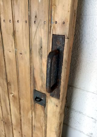 Puerta corredera madera antigua