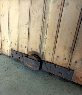 Puerta corredera madera antigua